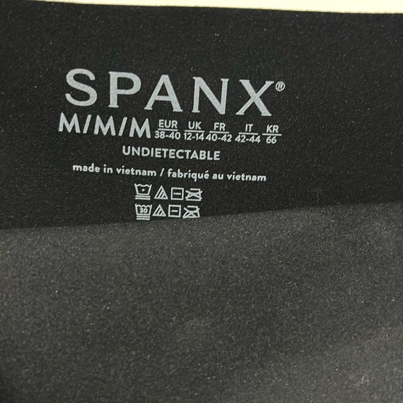 SPANX Undie-tectable Thong in Very Black NWT - Picture 6 of 6